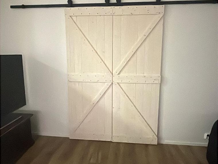 Eteisen kalanruotoparketti ja peiliovi